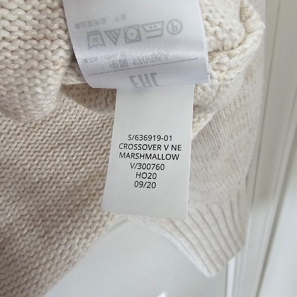 NWT GAP Crossover V-Neck Sweater M Marshmallow Beige Balloon Sleeve Cotton Fall - Picture 10 of 13